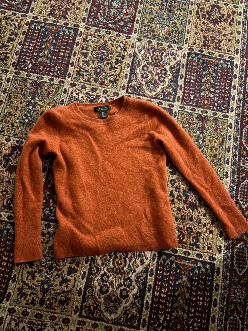 Tahari cashmere pull over